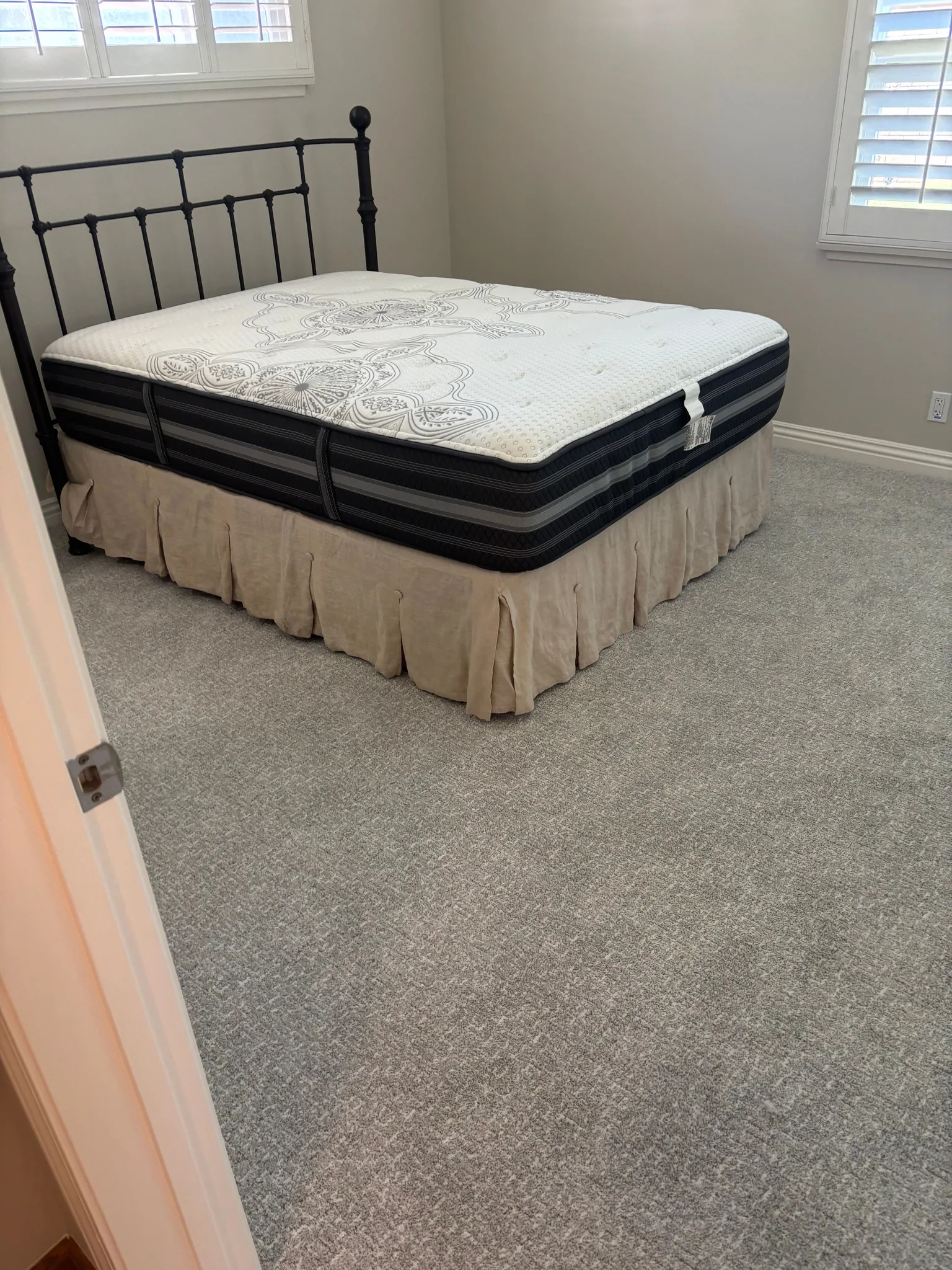 Cut and loop design carpet in guest bedroom