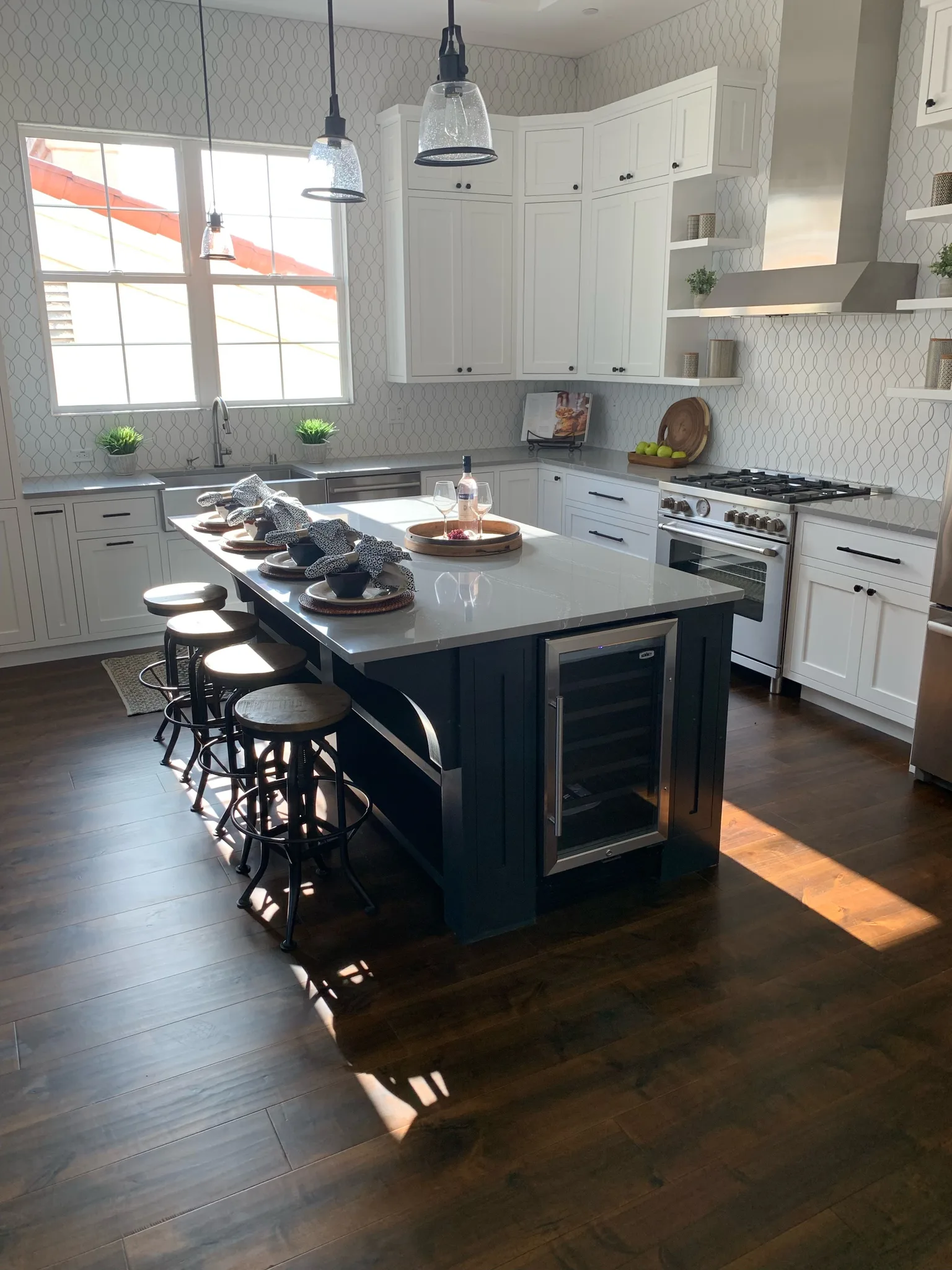 Gates Ave, Redondo Beach — flooring project by Cal Coast Flooring