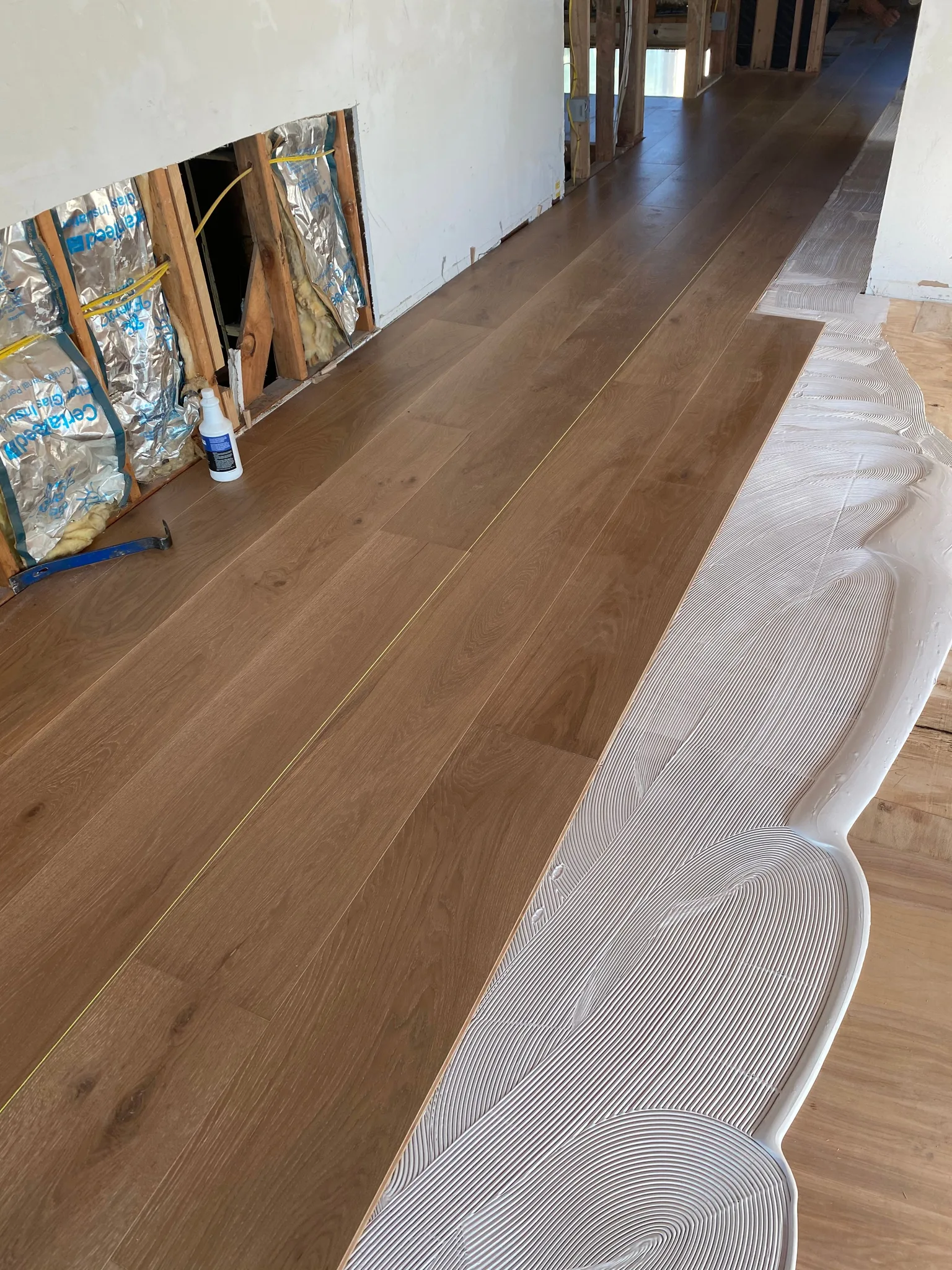 Glue-down wide-plank oak with adhesive troweled for the next row