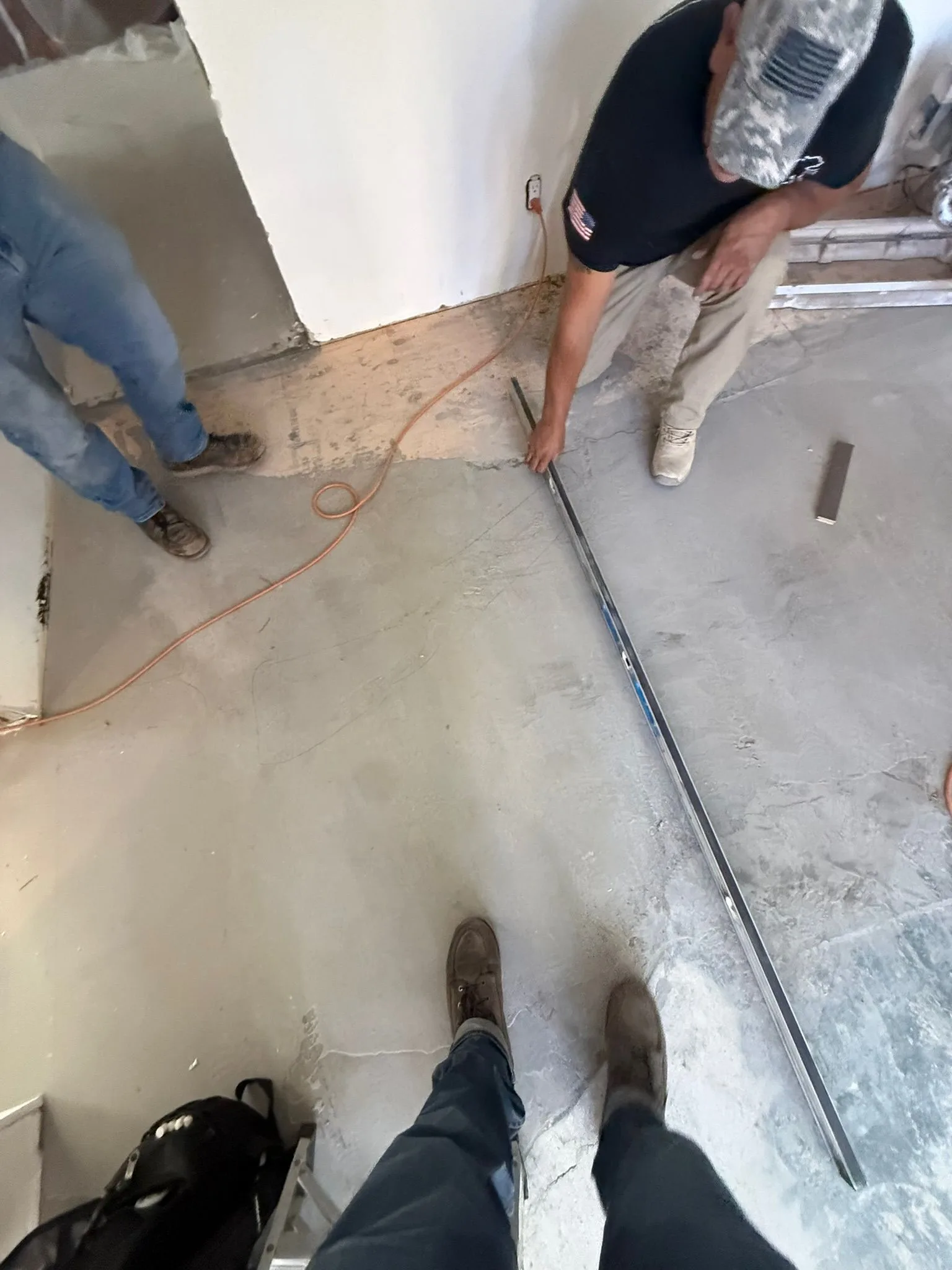 Checking flatness with 8 ft level