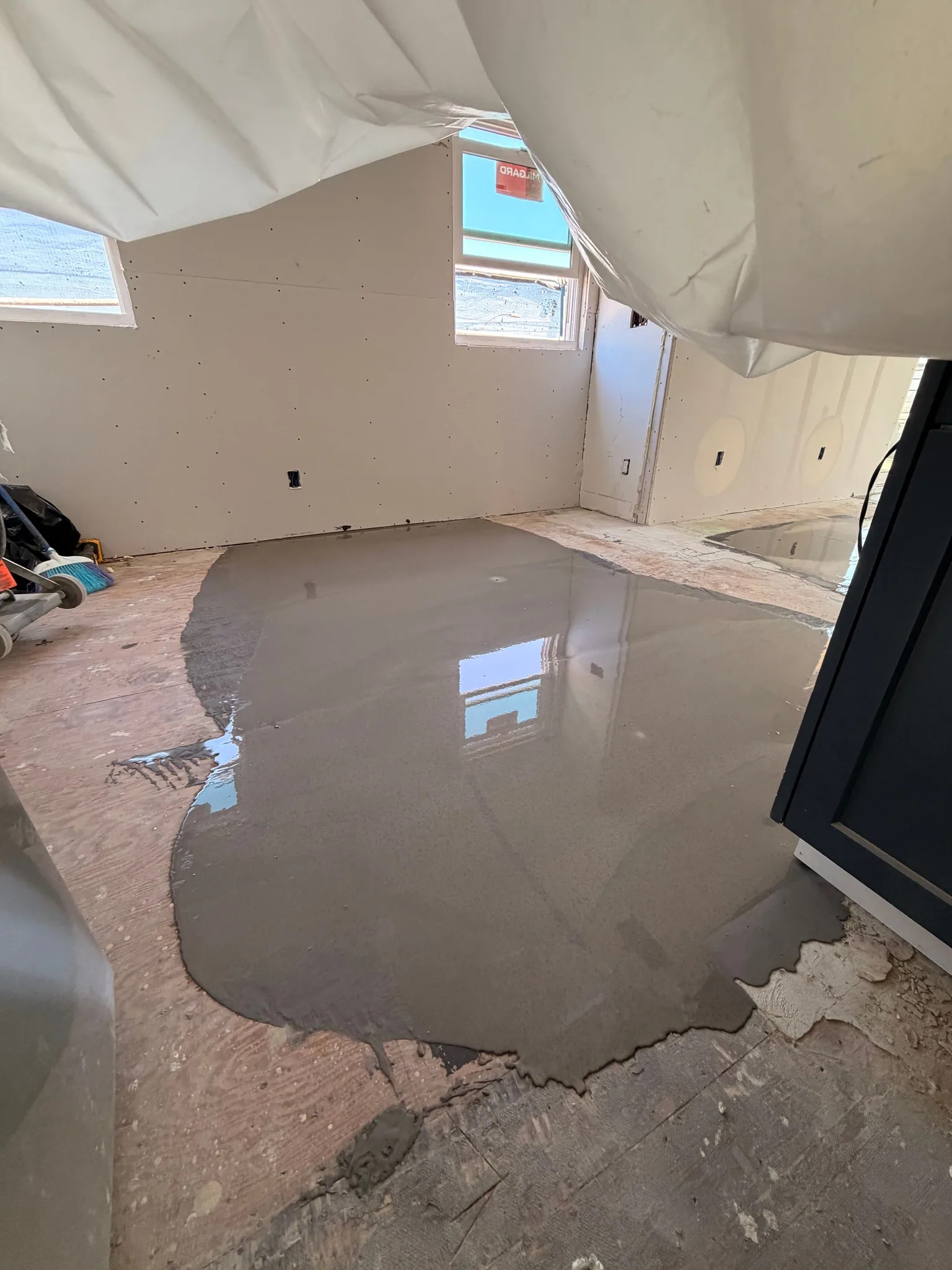 Self-leveling compound pooling across a subfloor