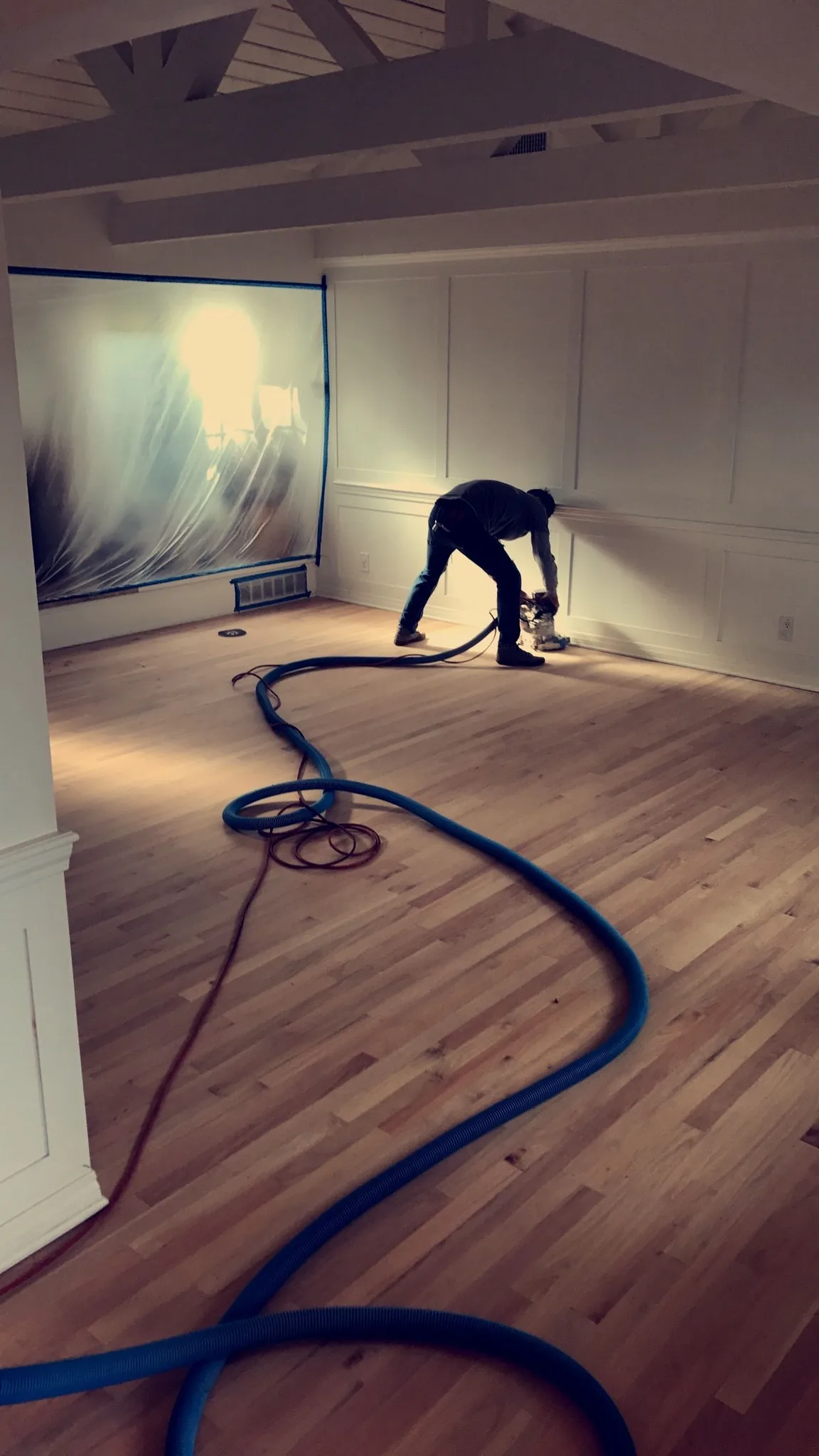 Edging along a panelled wall with dust collection attached
