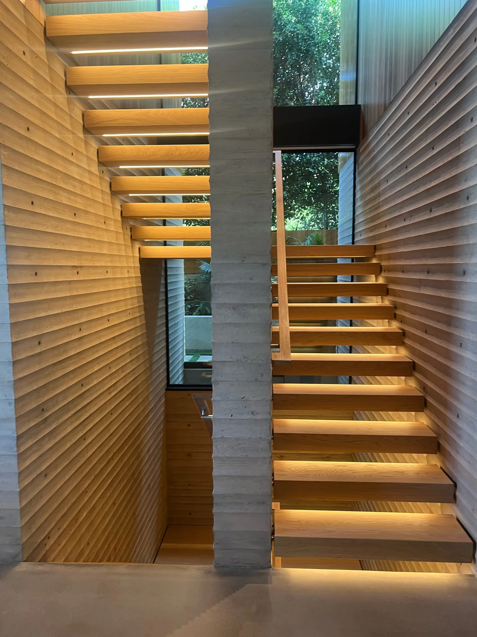 Floating treads between scalloped concrete walls in Manhattan Beach