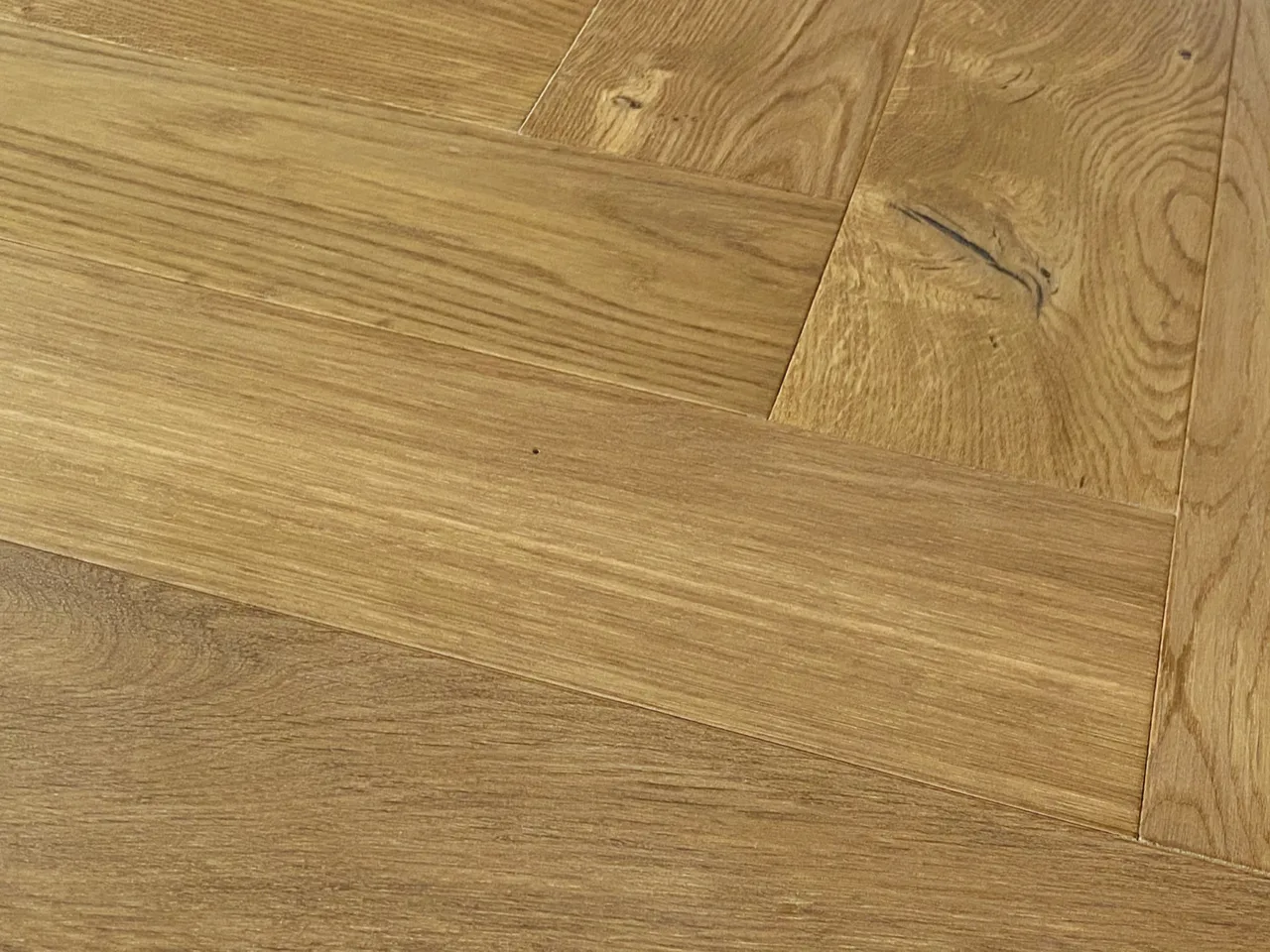 Montrichard Herringbone — Monarch Plank Domaine II